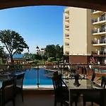Golden Line Hotel de apartamente Nisipurile de Aur