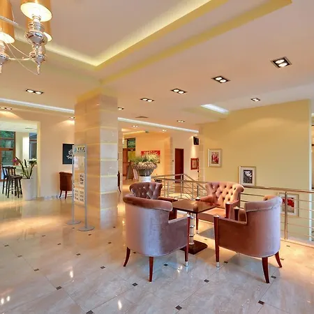 Aparthotel Golden Line 4*