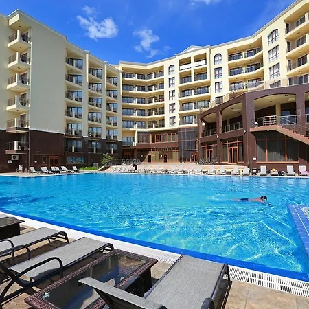 Golden Line Aparthotel 4*