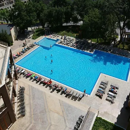 Aparthotel Golden Line 4*