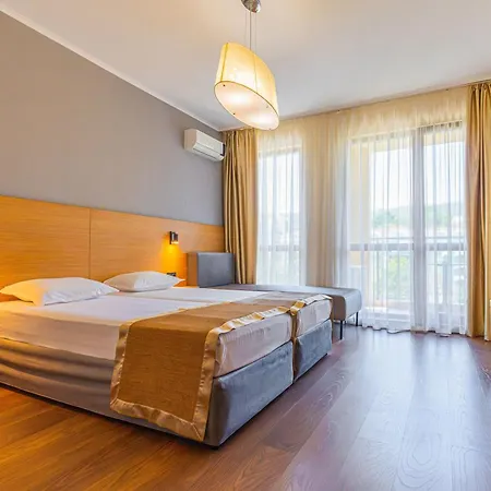 Golden Line Lejlighedshotel 4*